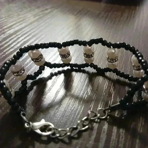 Beaded rhinestone and faux pearl handmade bracelet - Picture 3 of 5